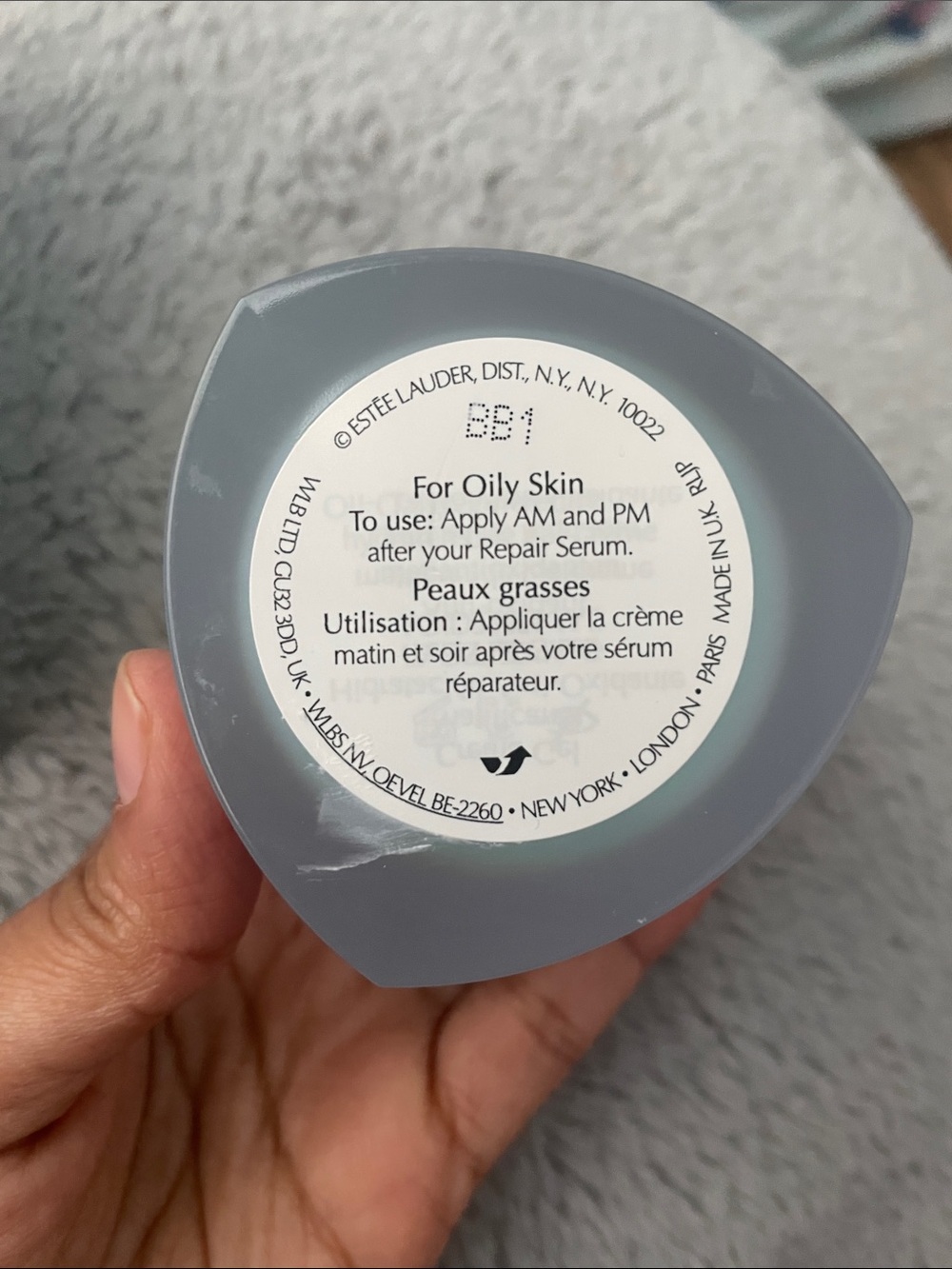 Estée Lauder DayWear Matte Oil-Control Gel-Creme in Aqua with Gold Accents - Picture 2 of 7